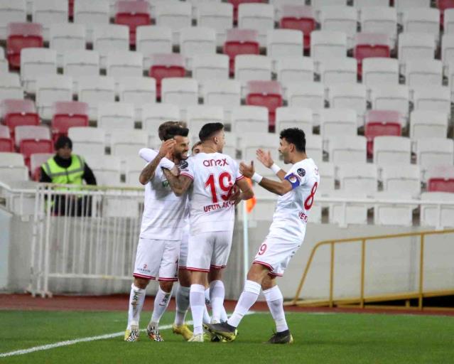 Spor Toto Muhteşem Lig: DG Sivasspor: 0 Antalyaspor: 2 (İlk yarı)