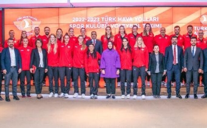 THY İdare Konseyi, voleybol grubuyla bir ortaya geldi