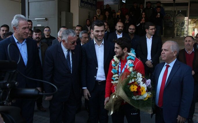 Ulusal güreşçi Duman, Tokat’ta coşkuyla karşılandı!