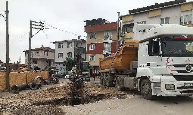 Gebze’de başlatılan altyapı çalışmaları gece gündüz demeden devam ediyor